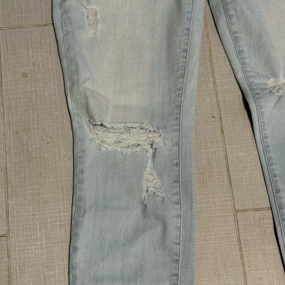 PAIGE Women's Verdugo Ultra Skinny Light Blue Distressed Jeans- EUC - Picture 4 of 14